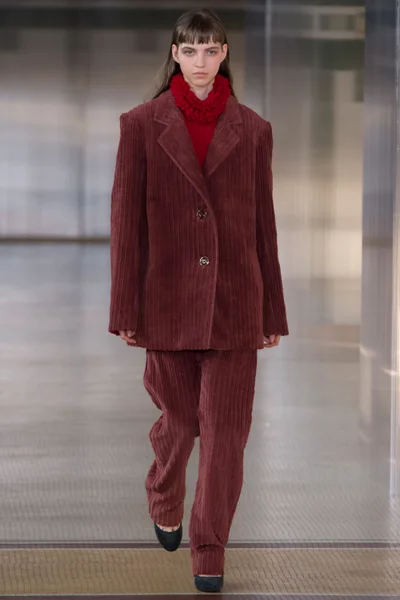 Look 24